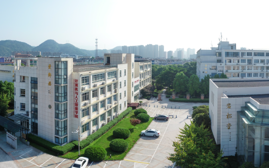 溫州大學(xué)計(jì)算機(jī)科學(xué)與技術(shù)專(zhuān)業(yè) 聚焦人工智能應(yīng)用與軟件開(kāi)發(fā)，服務(wù)溫州產(chǎn)業(yè)升級(jí)